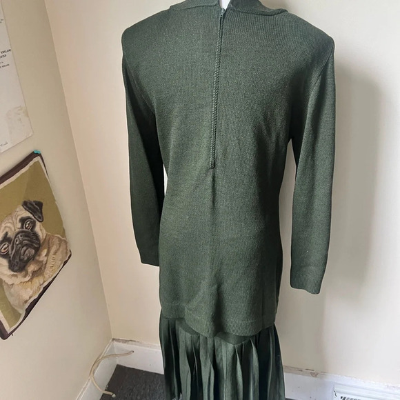 St John Wool Knit Set in Olive Green, size 10 - Picture 5 of 8